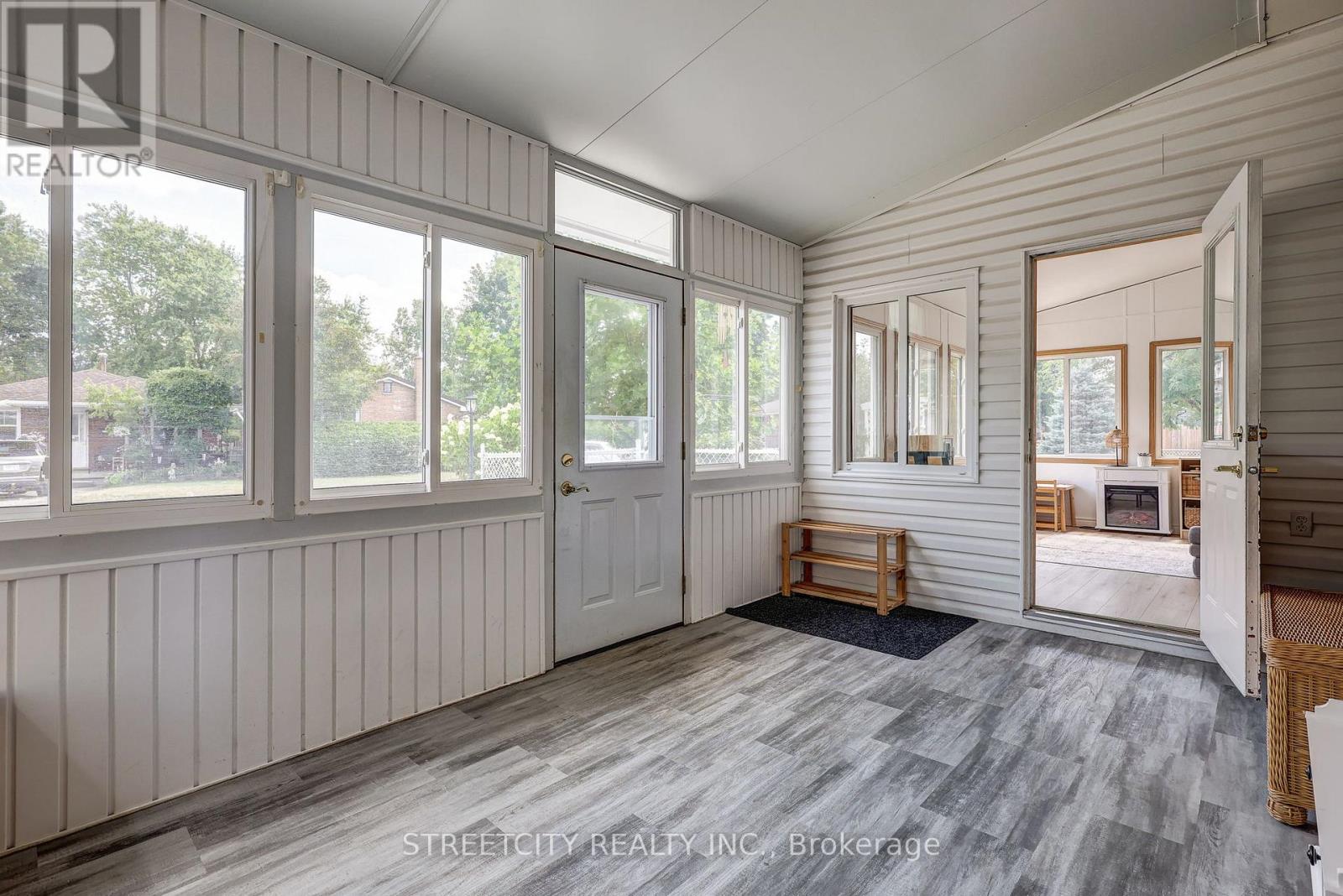 260 Tweedsmuir Avenue, London East, Ontario  N5W 1L3 - Photo 7 - X12388899