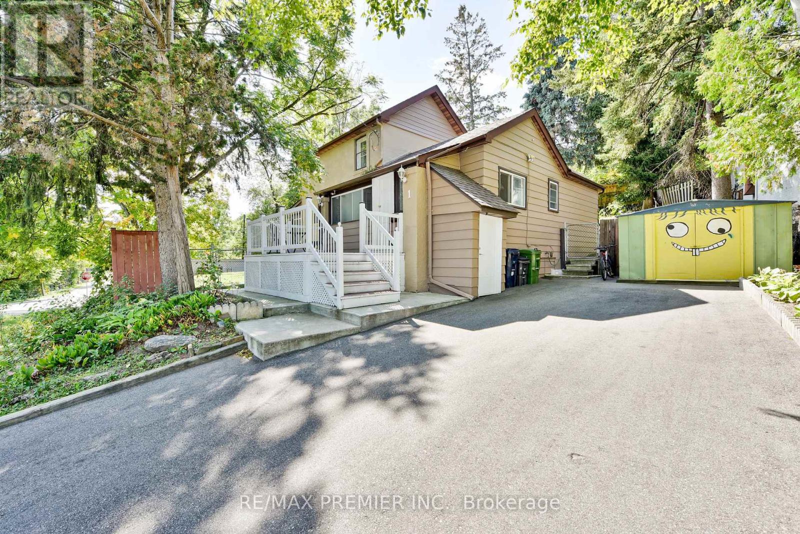 1 EDGEBROOK DRIVE, Toronto, Ontario