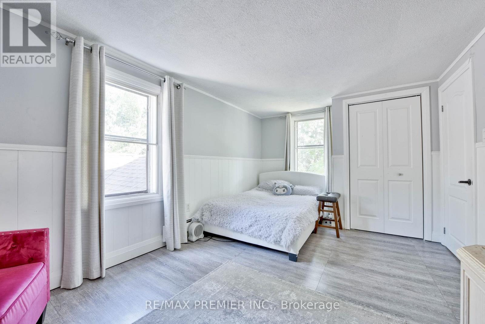 1 Edgebrook Drive, Toronto, Ontario  M9V 1E1 - Photo 4 - W12393132