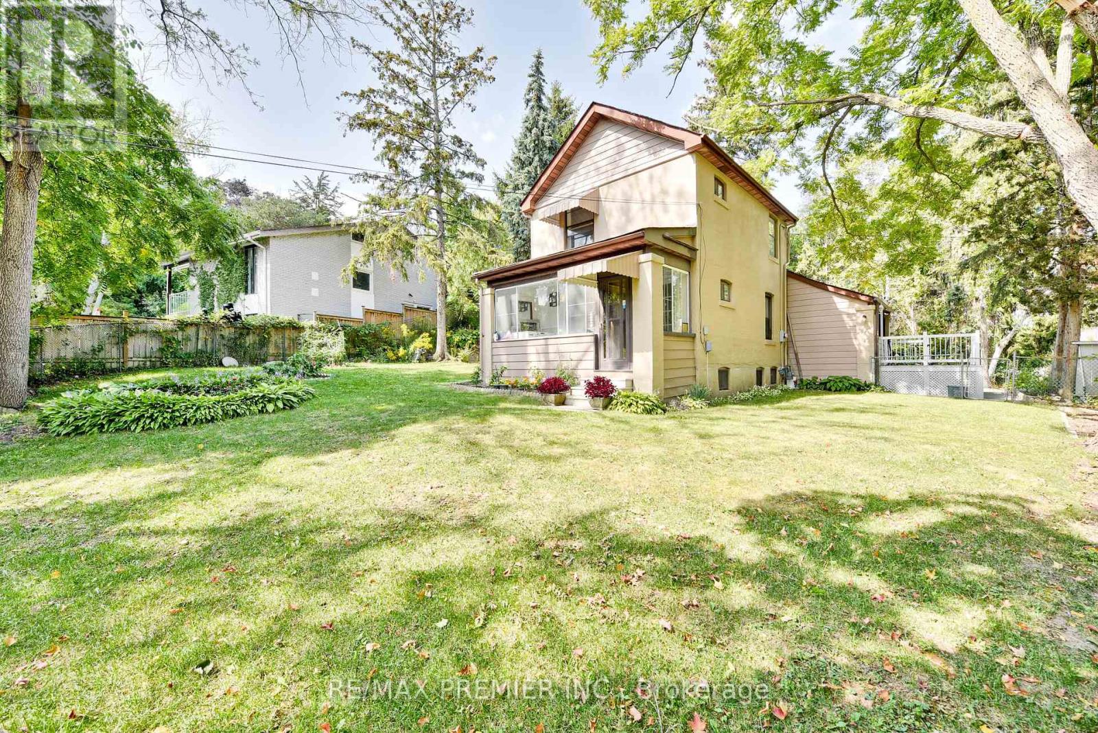1 Edgebrook Drive, Toronto, Ontario  M9V 1E1 - Photo 43 - W12393132