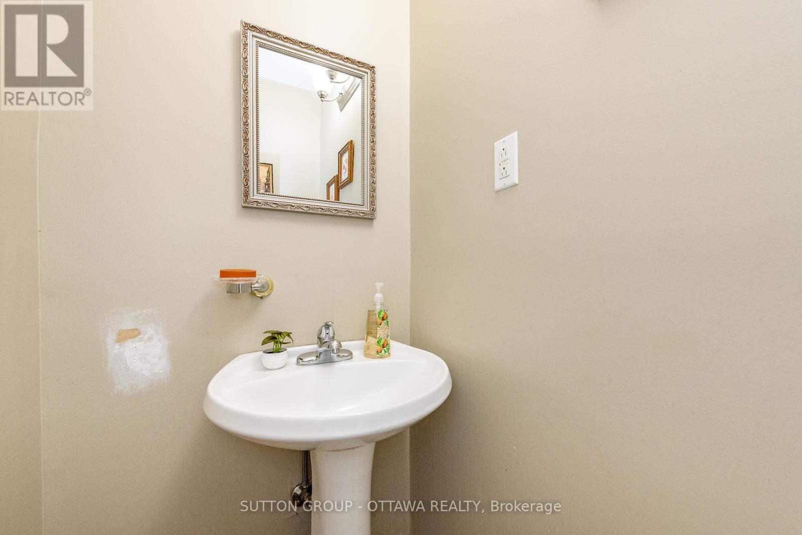 186 Mcgillivray Street, Ottawa, Ontario  K1S 1K8 - Photo 12 - X12393155