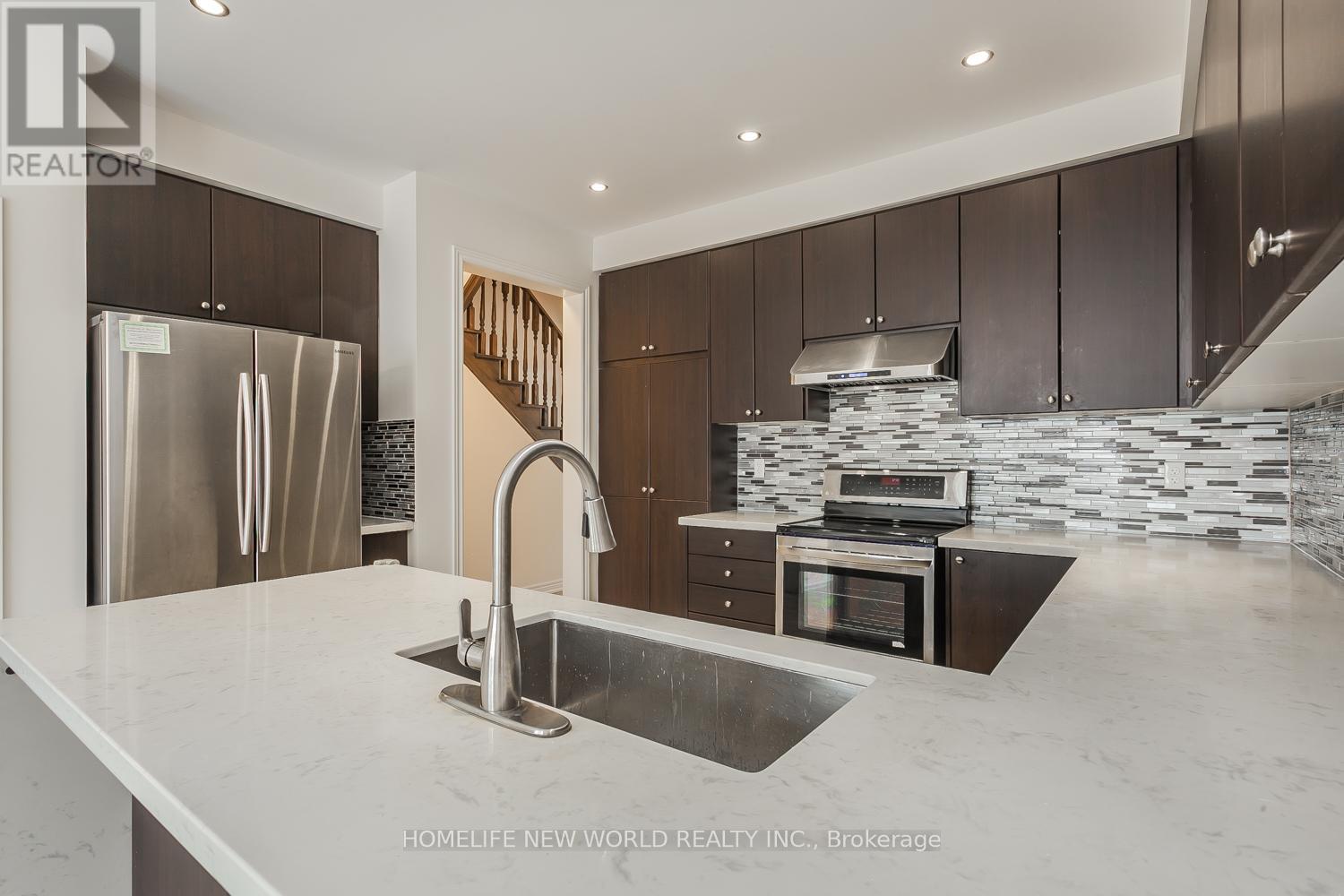 39 Cherna Avenue S, Markham, Ontario  L6C 0X5 - Photo 10 - N12393162
