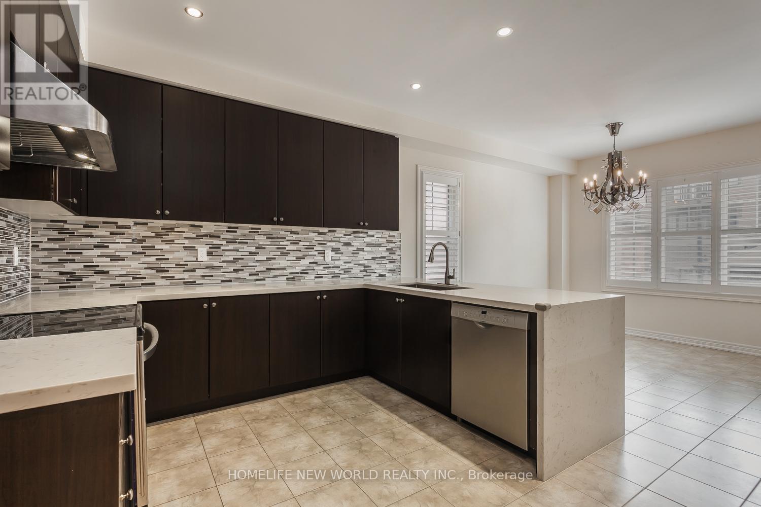 39 Cherna Avenue S, Markham, Ontario  L6C 0X5 - Photo 12 - N12393162