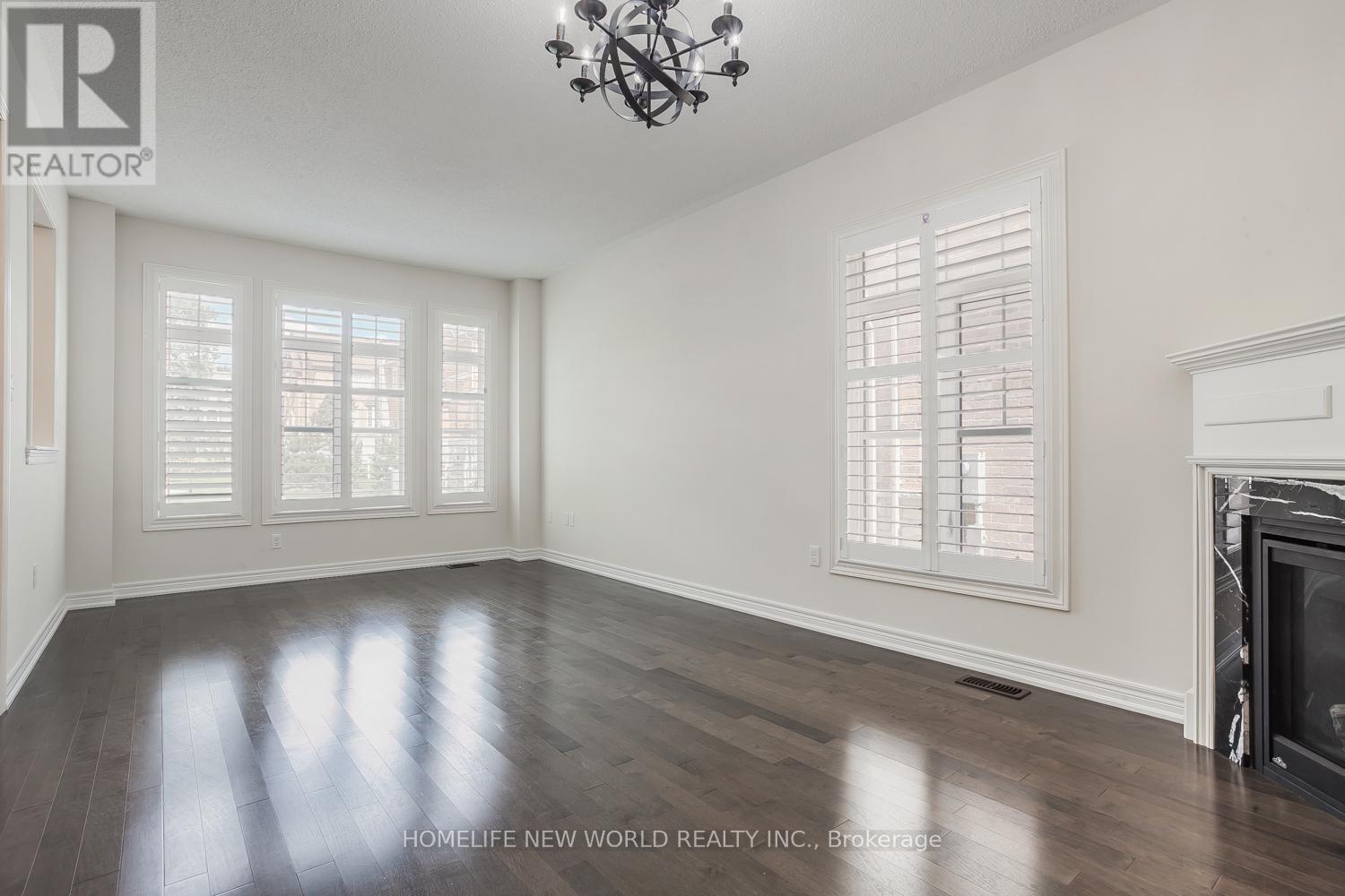 39 Cherna Avenue S, Markham, Ontario  L6C 0X5 - Photo 2 - N12393162
