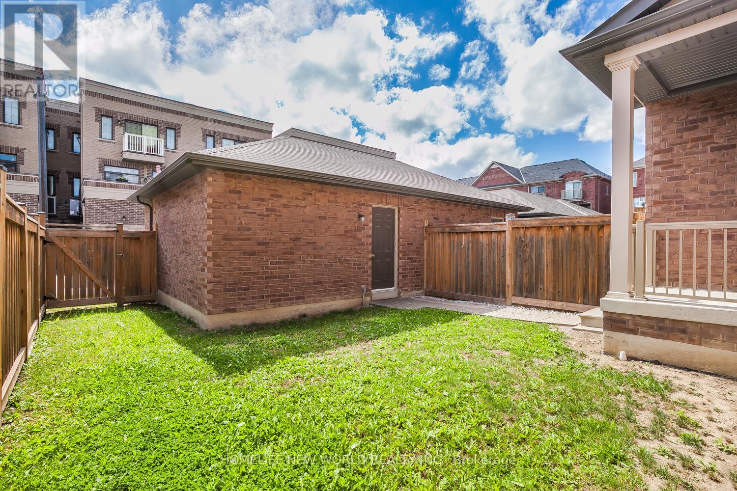 39 Cherna Avenue S, Markham, Ontario  L6C 0X5 - Photo 24 - N12393162