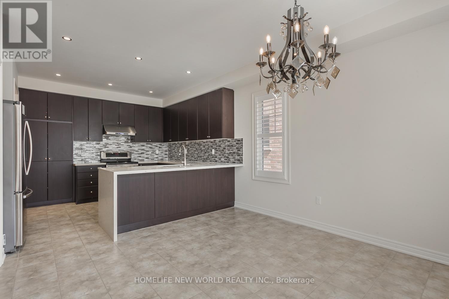 39 Cherna Avenue S, Markham, Ontario  L6C 0X5 - Photo 6 - N12393162