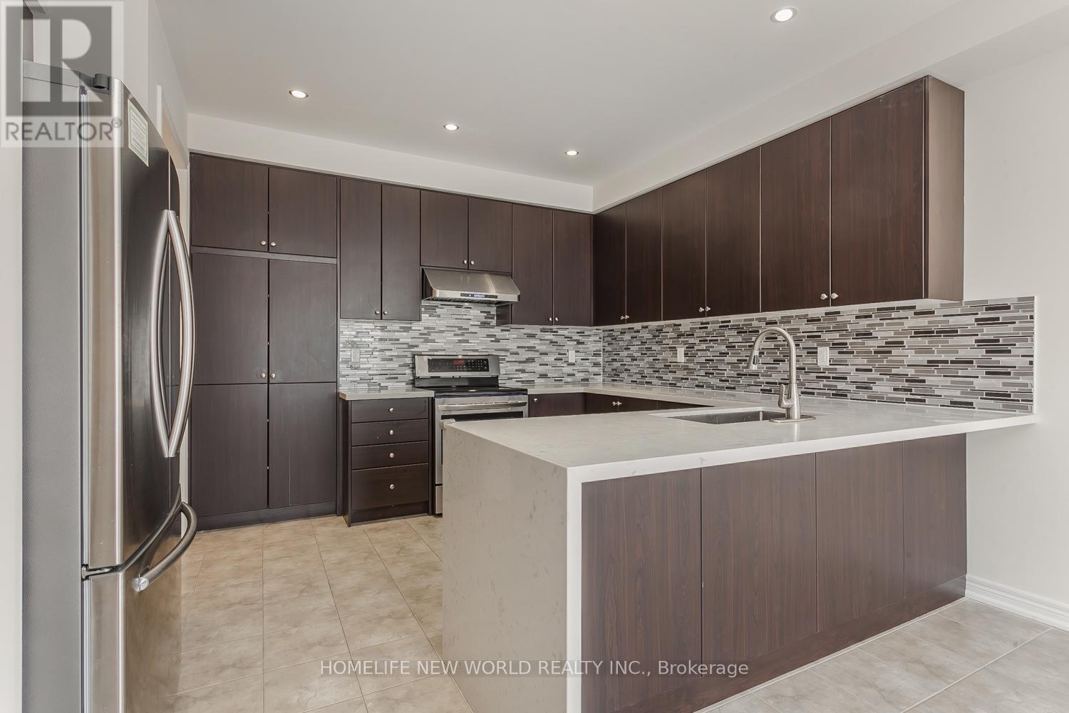 39 Cherna Avenue S, Markham, Ontario  L6C 0X5 - Photo 7 - N12393162