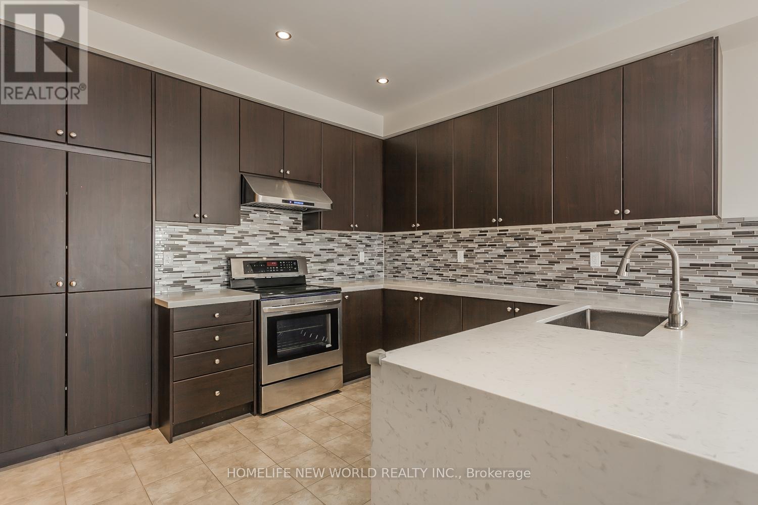 39 Cherna Avenue S, Markham, Ontario  L6C 0X5 - Photo 9 - N12393162