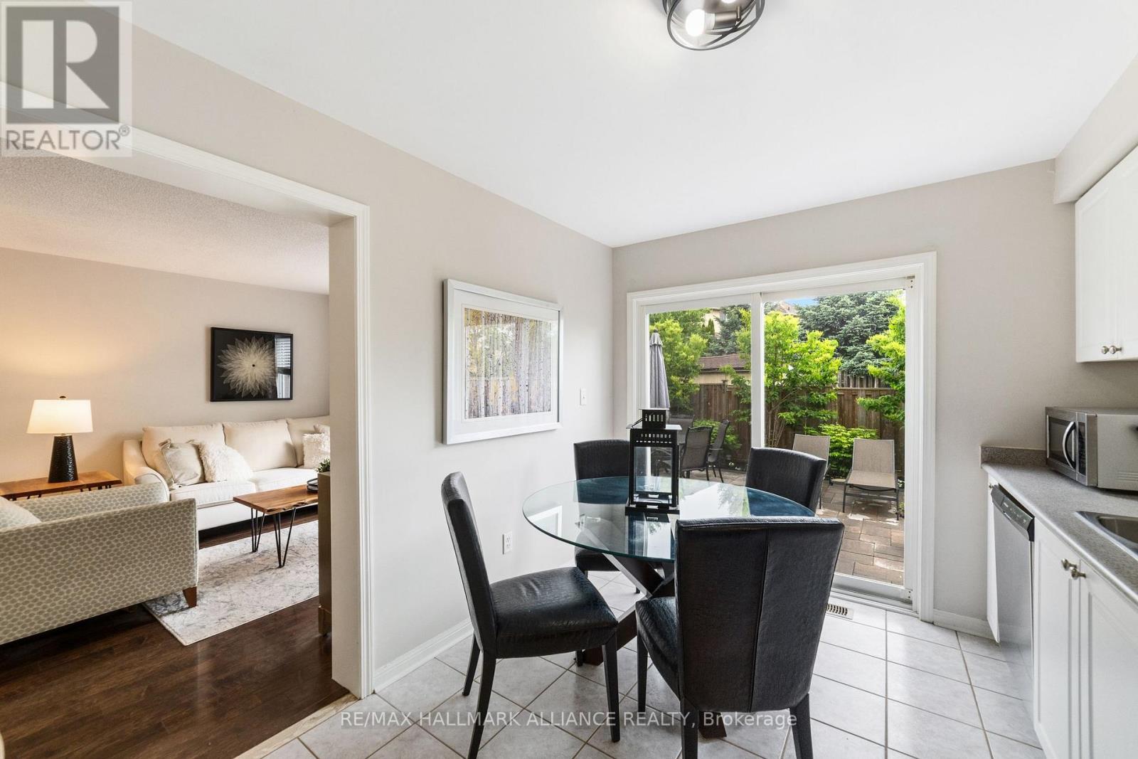 2185 Baronwood Drive, Oakville (Wm Westmount), Ontario  L6M 4S4 - Photo 10 - W12393156