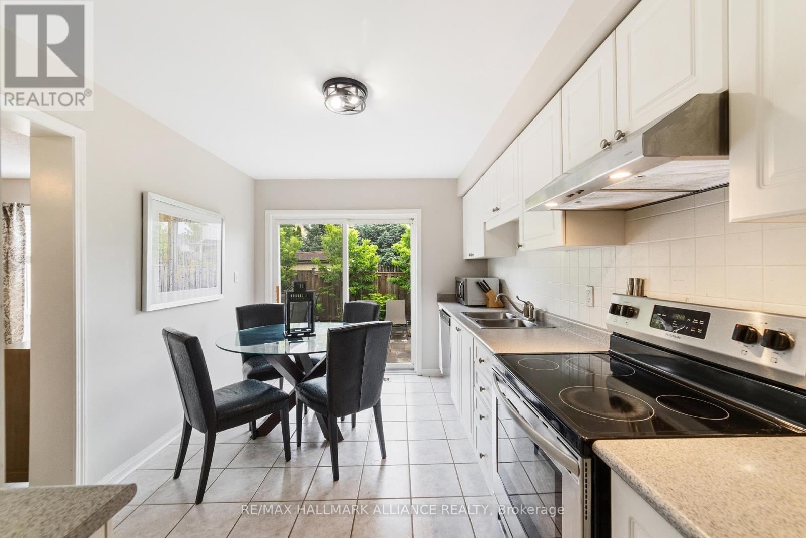 2185 Baronwood Drive, Oakville (Wm Westmount), Ontario  L6M 4S4 - Photo 11 - W12393156
