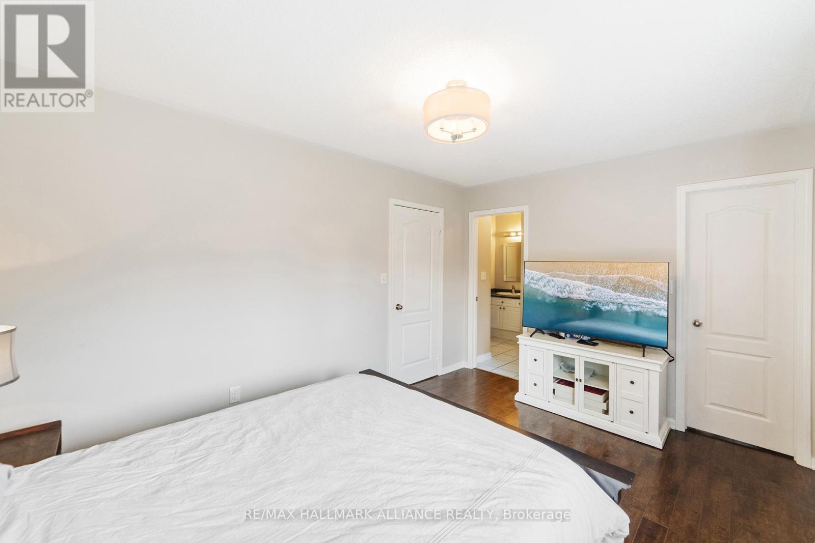2185 Baronwood Drive, Oakville (Wm Westmount), Ontario  L6M 4S4 - Photo 17 - W12393156