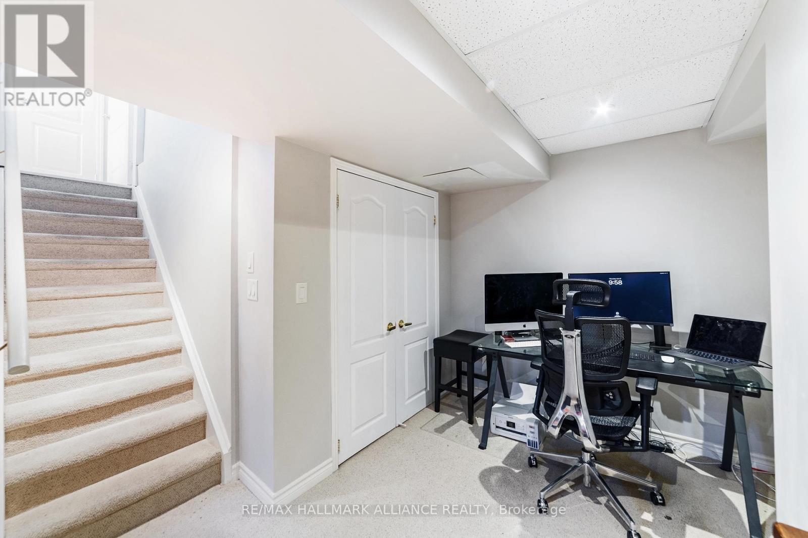 2185 Baronwood Drive, Oakville (Wm Westmount), Ontario  L6M 4S4 - Photo 21 - W12393156