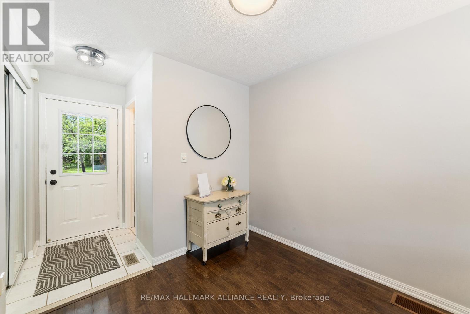 2185 Baronwood Drive, Oakville (Wm Westmount), Ontario  L6M 4S4 - Photo 3 - W12393156