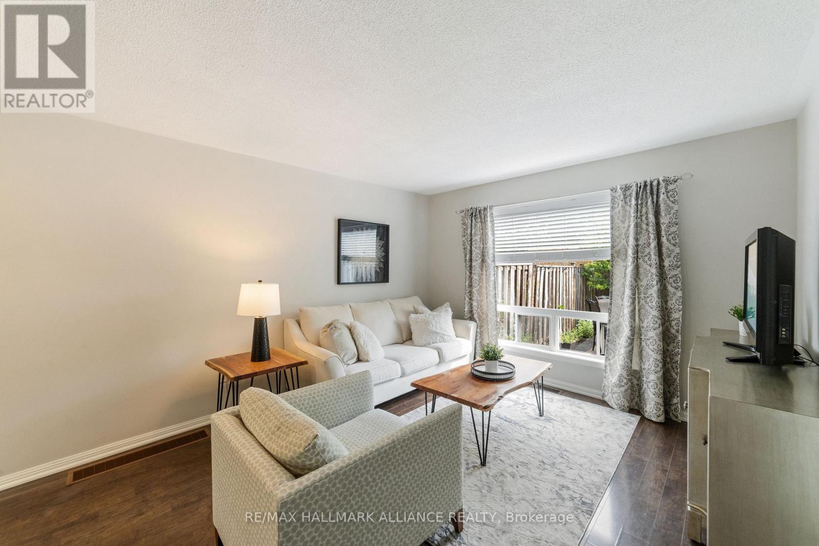 2185 Baronwood Drive, Oakville (Wm Westmount), Ontario  L6M 4S4 - Photo 6 - W12393156