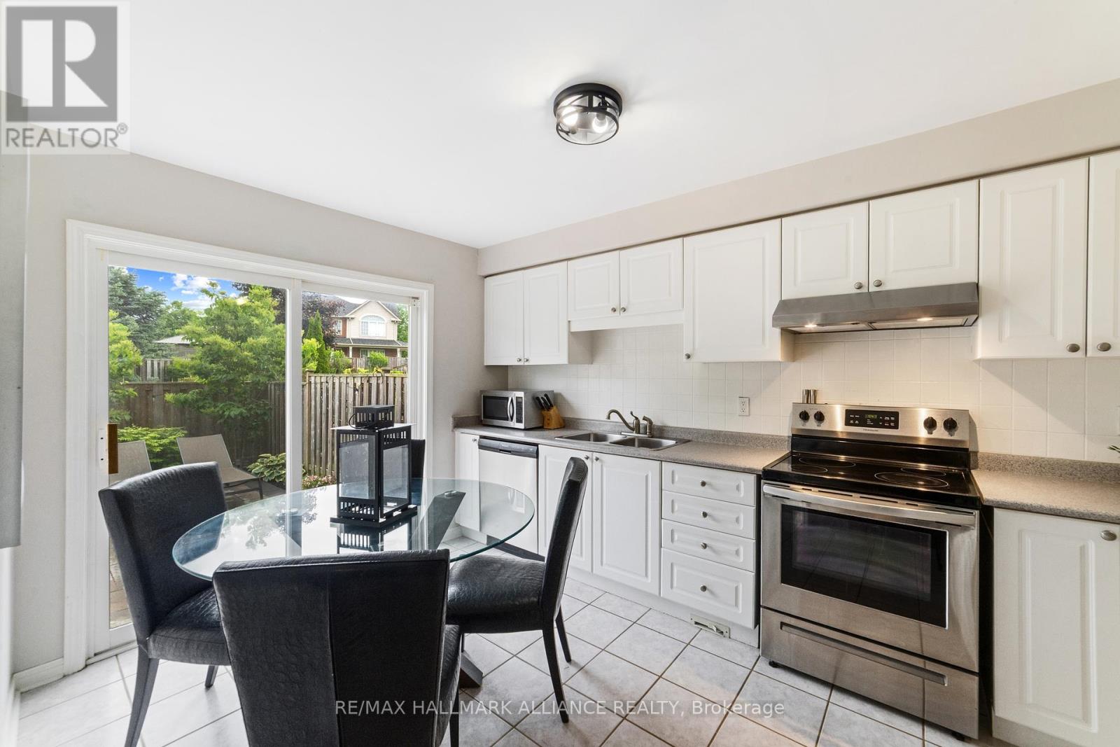 2185 Baronwood Drive, Oakville (Wm Westmount), Ontario  L6M 4S4 - Photo 9 - W12393156