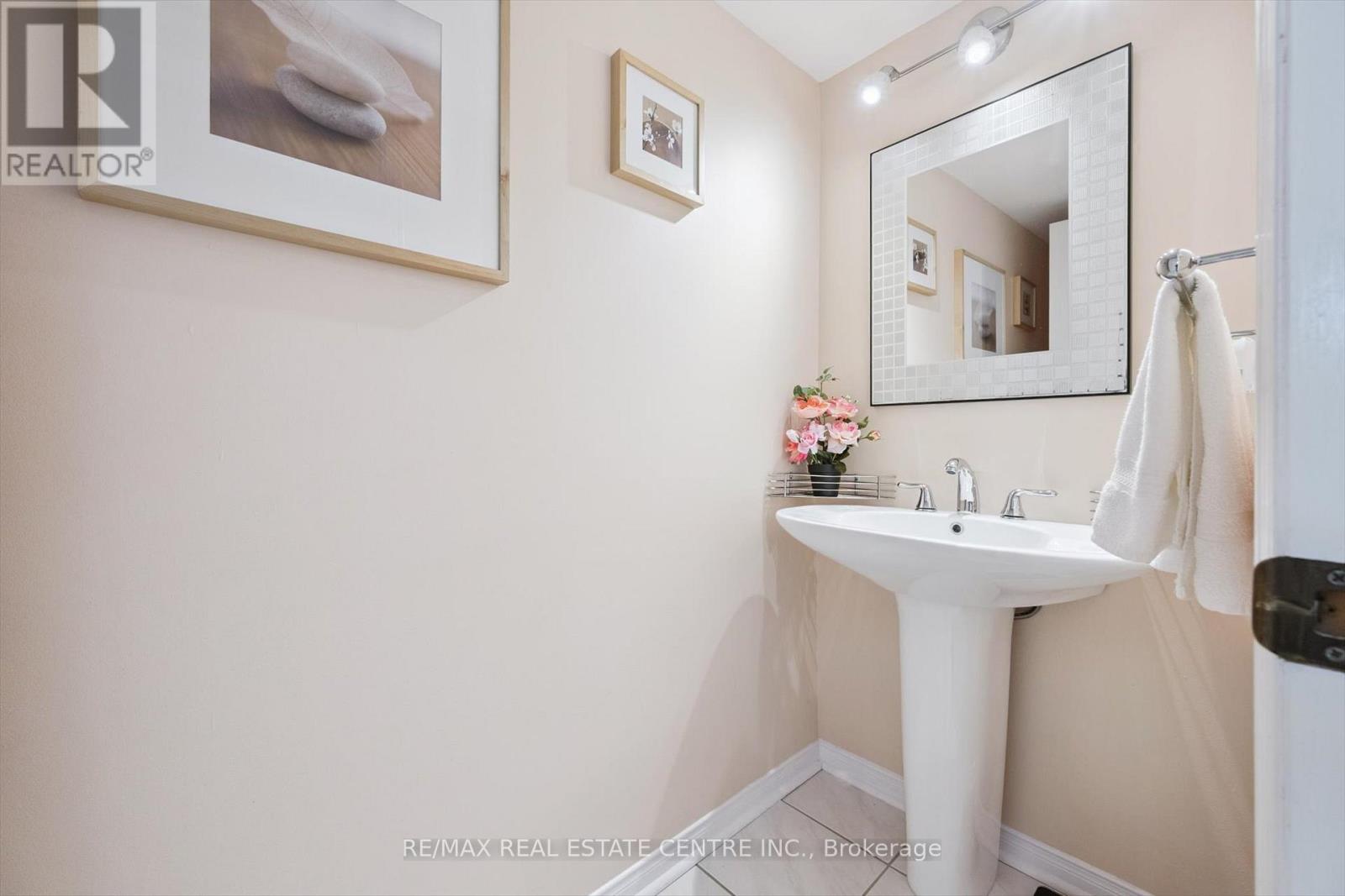 665d Scarlett Road, Toronto, Ontario  M9P 2T2 - Photo 16 - W12393164