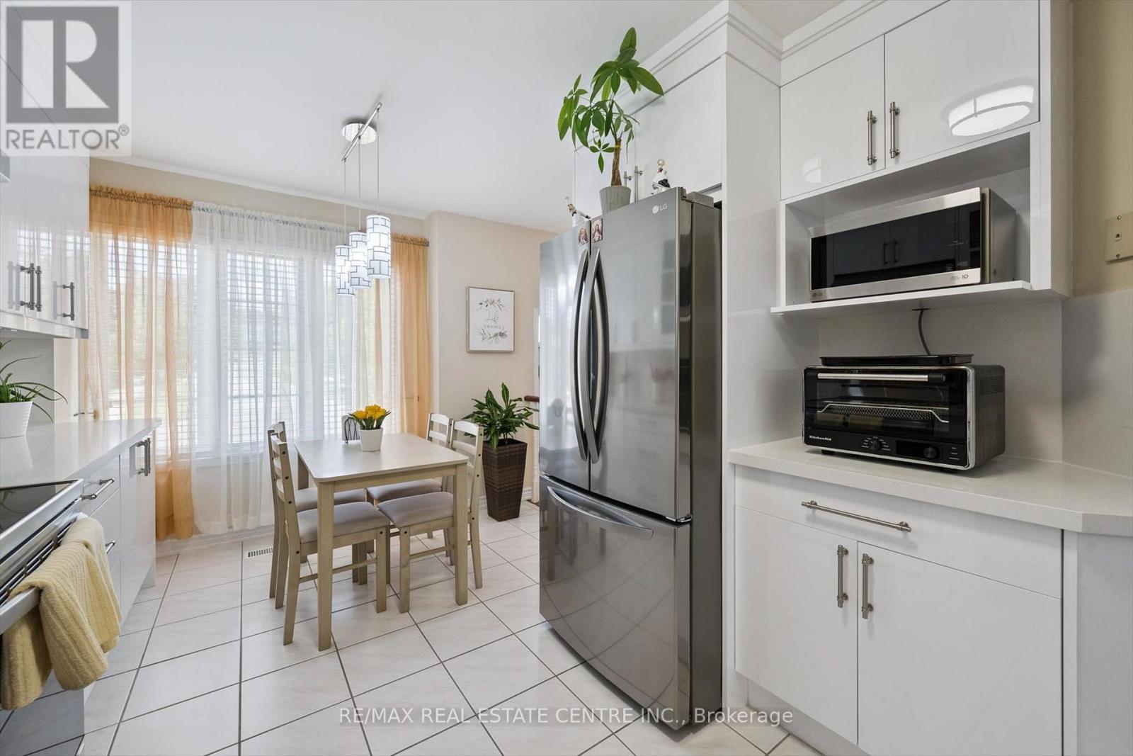 665d Scarlett Road, Toronto, Ontario  M9P 2T2 - Photo 6 - W12393164