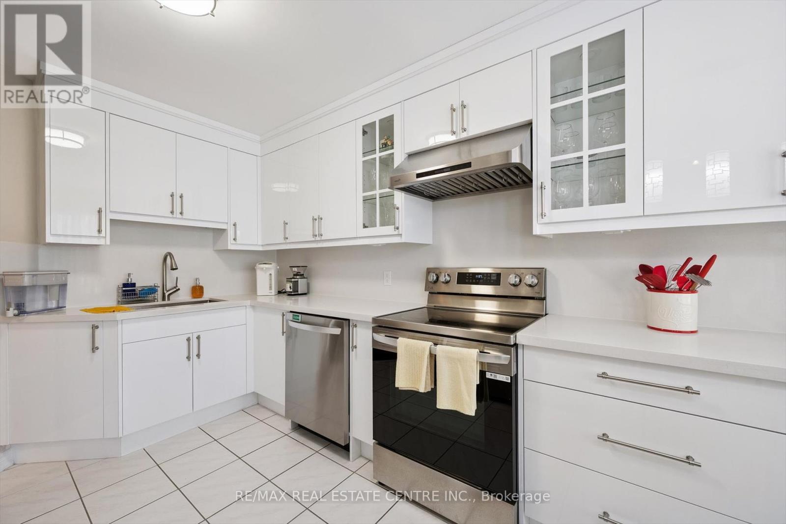 665d Scarlett Road, Toronto, Ontario  M9P 2T2 - Photo 8 - W12393164