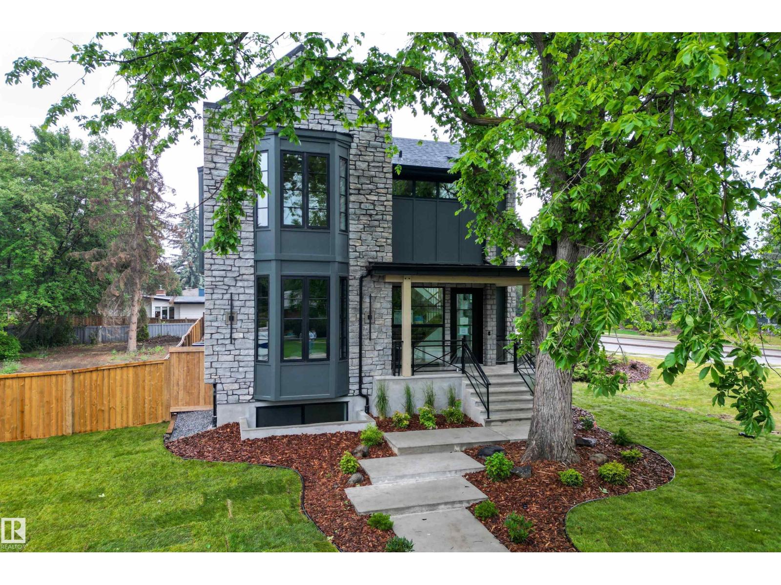 13804 85 Av Nw, Edmonton, Alberta  T5R 3Y7 - Photo 1 - E4456970