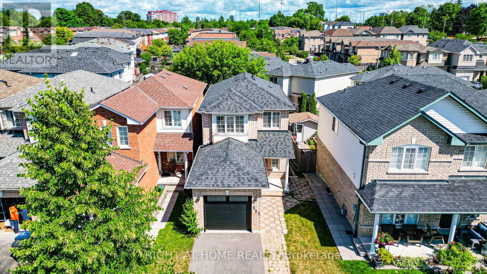 Property at 211 ANDONA CRESCENT image 3