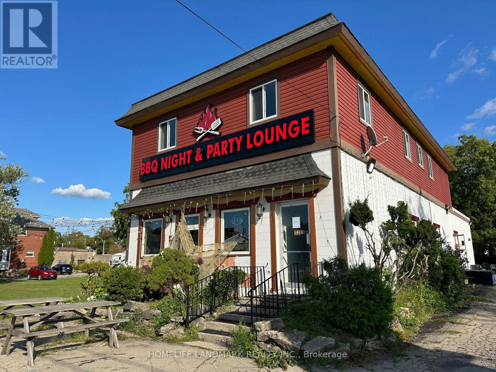 3786 Main Street, Niagara Falls (Chippawa), Ontario  L2G 6B2 - Photo 3 - X12393177
