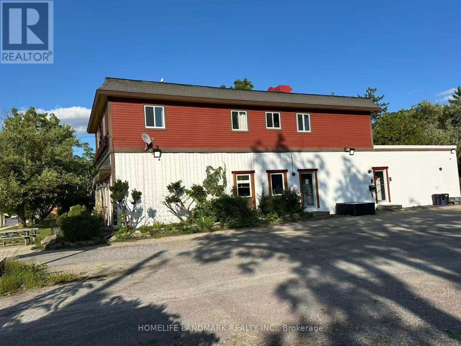 3786 Main Street, Niagara Falls (Chippawa), Ontario  L2G 6B2 - Photo 6 - X12393177