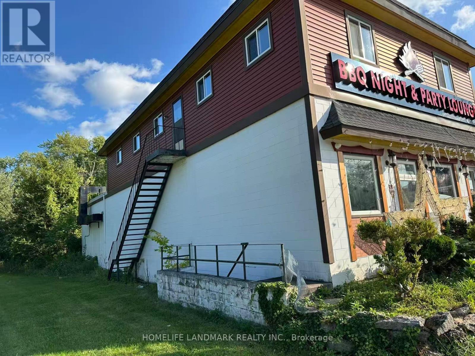 3786 Main Street, Niagara Falls (Chippawa), Ontario  L2G 6B2 - Photo 7 - X12393177