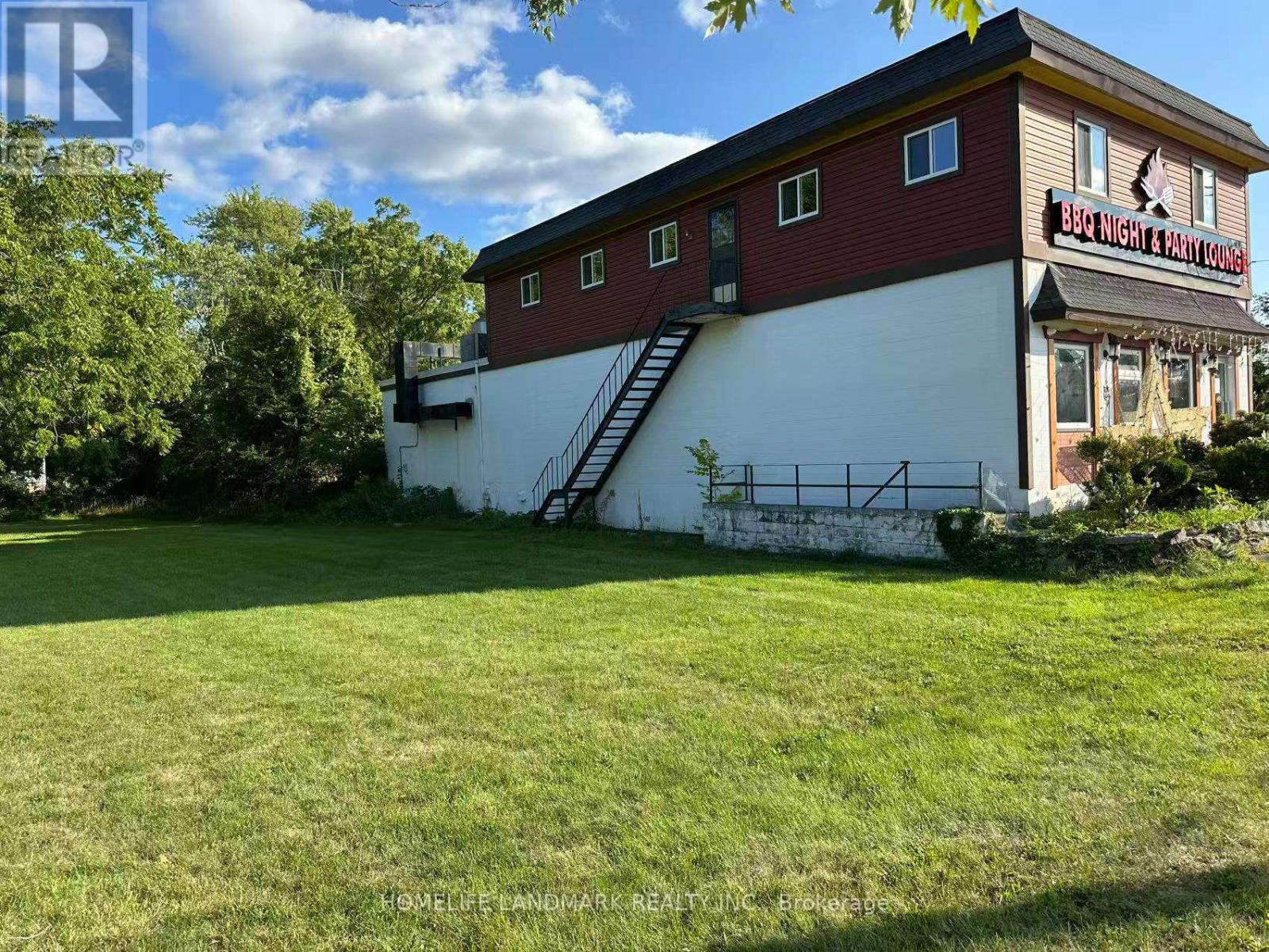3786 Main Street, Niagara Falls (Chippawa), Ontario  L2G 6B2 - Photo 8 - X12393177