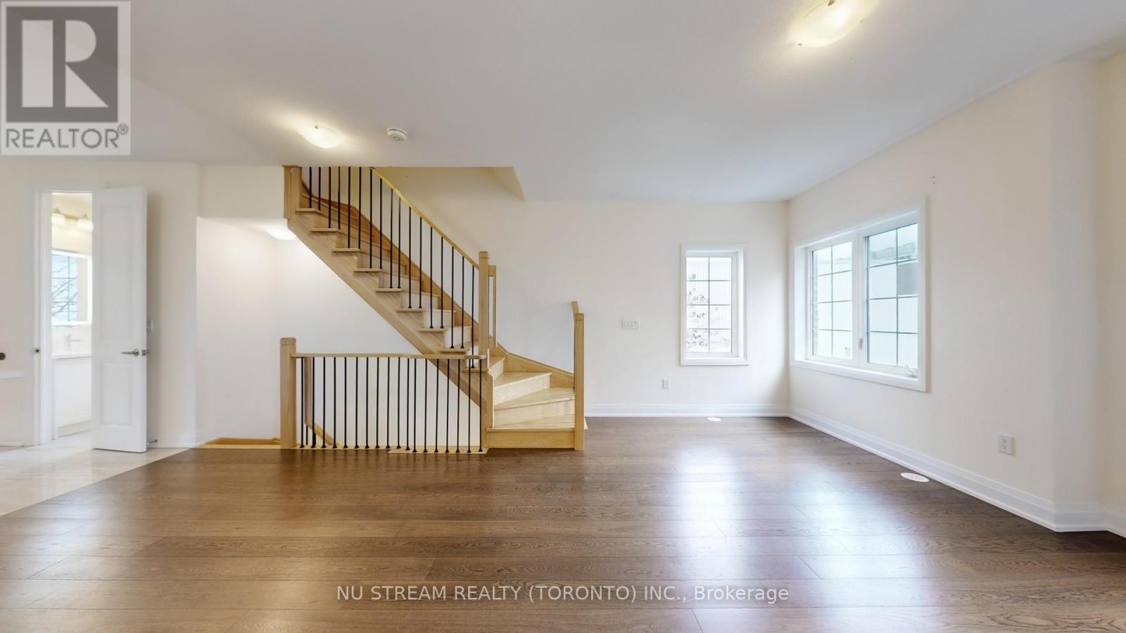 68 Clippers Crescent, Whitchurch-Stouffville, Ontario  L4A 4X7 - Photo 10 - N12393192