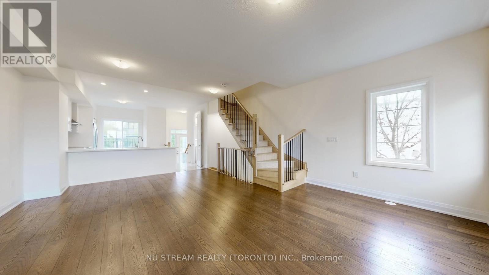 68 Clippers Crescent, Whitchurch-Stouffville, Ontario  L4A 4X7 - Photo 11 - N12393192