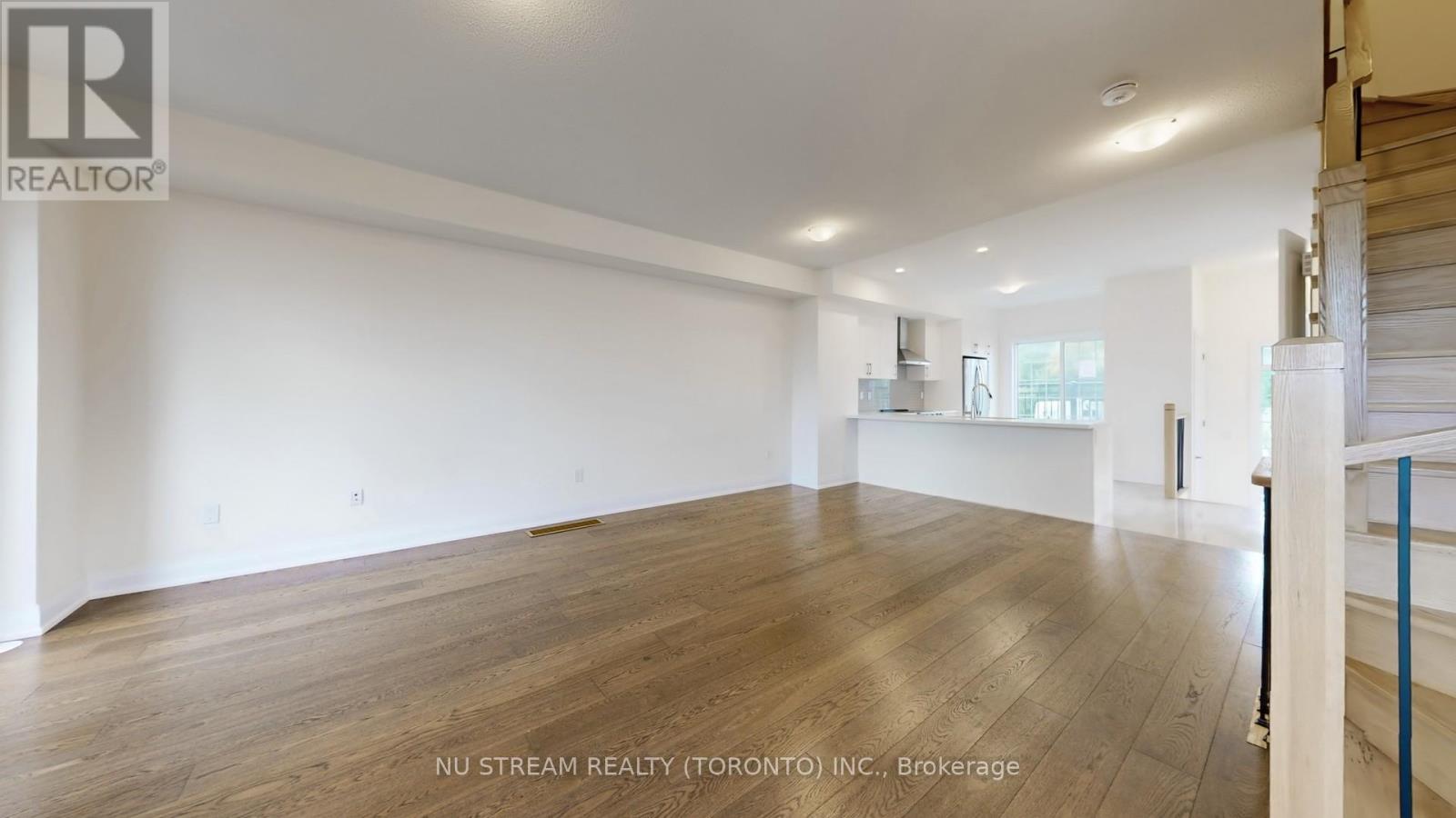 68 Clippers Crescent, Whitchurch-Stouffville, Ontario  L4A 4X7 - Photo 12 - N12393192