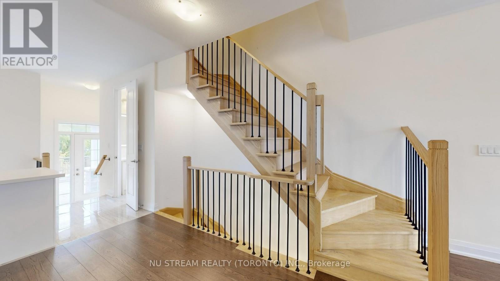68 Clippers Crescent, Whitchurch-Stouffville, Ontario  L4A 4X7 - Photo 18 - N12393192