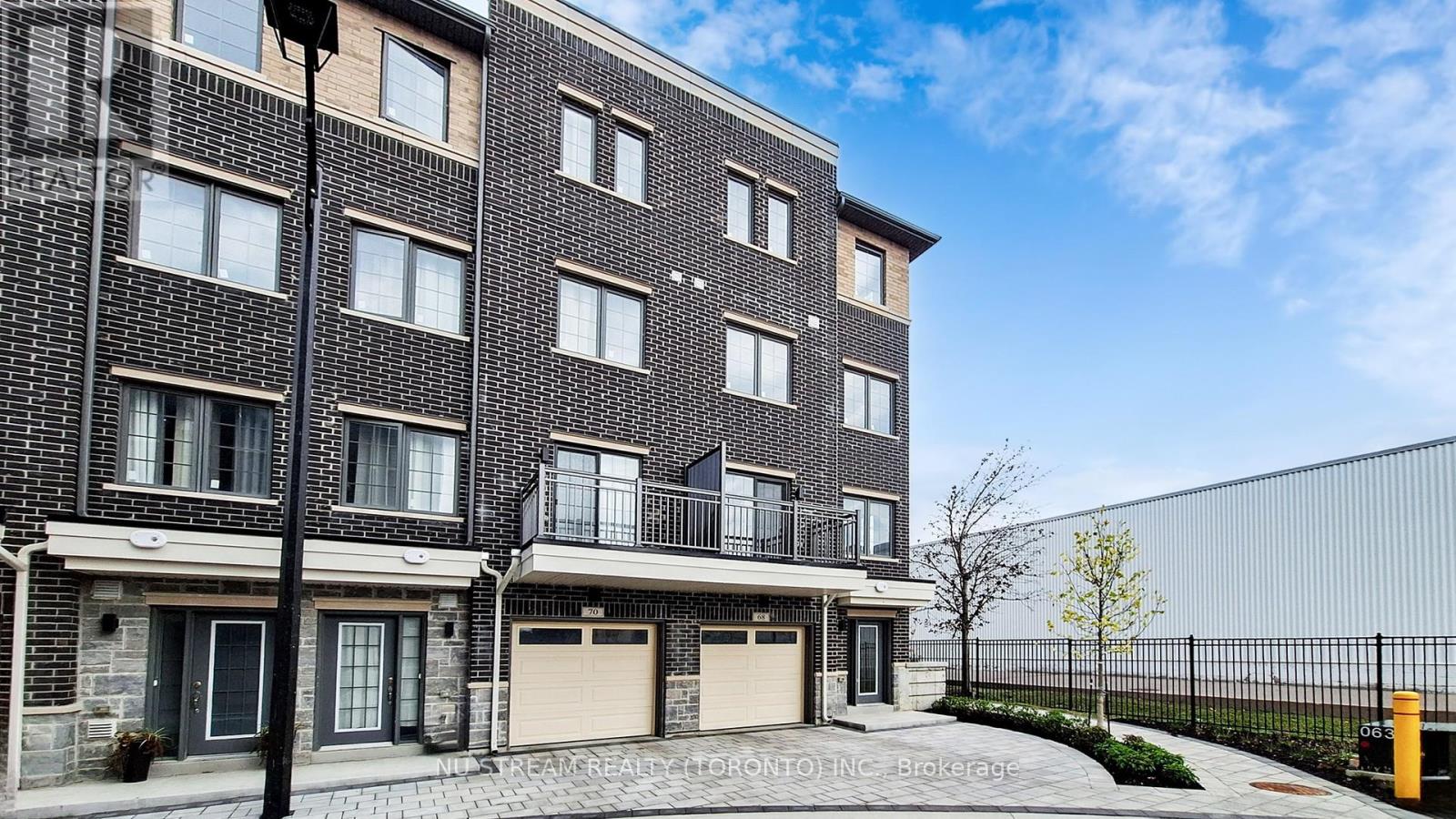 68 Clippers Crescent, Whitchurch-Stouffville, Ontario  L4A 4X7 - Photo 2 - N12393192