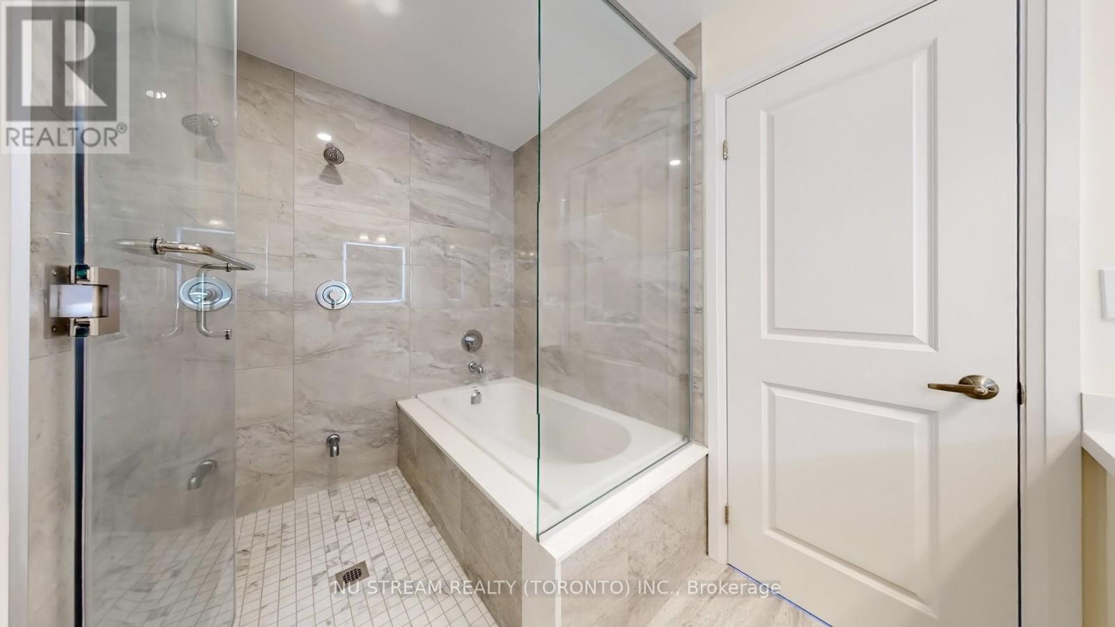 68 Clippers Crescent, Whitchurch-Stouffville, Ontario  L4A 4X7 - Photo 37 - N12393192