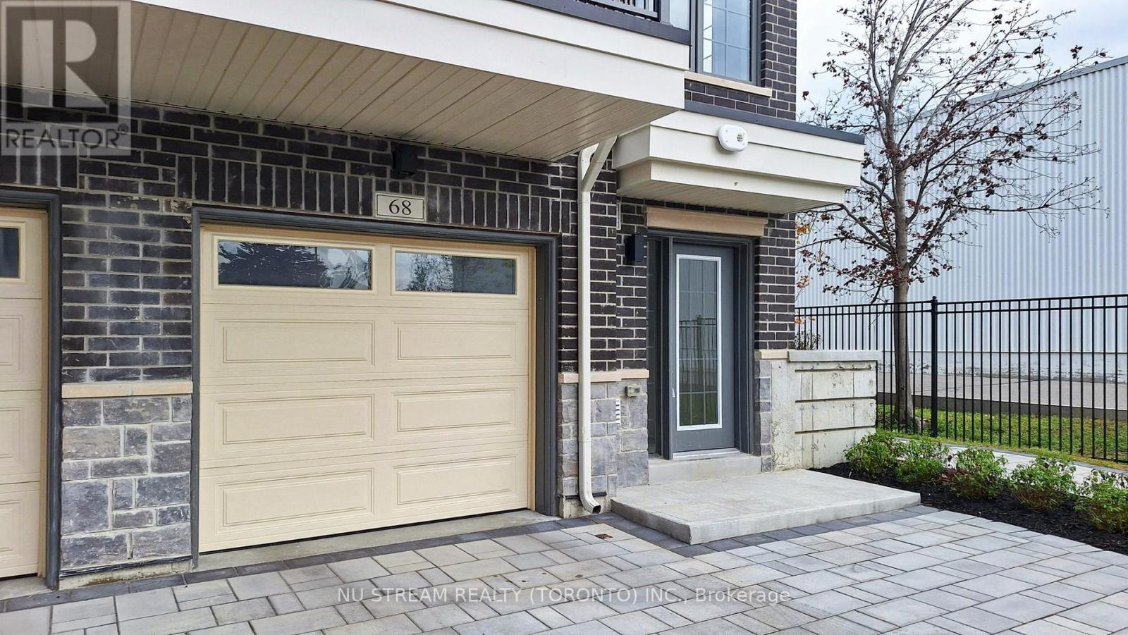 68 Clippers Crescent, Whitchurch-Stouffville, Ontario  L4A 4X7 - Photo 4 - N12393192