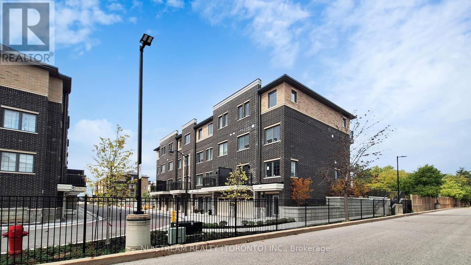 68 Clippers Crescent, Whitchurch-Stouffville, Ontario  L4A 4X7 - Photo 48 - N12393192
