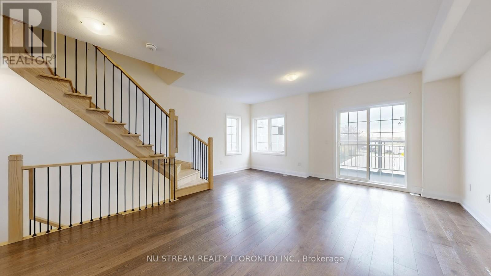 68 Clippers Crescent, Whitchurch-Stouffville, Ontario  L4A 4X7 - Photo 8 - N12393192