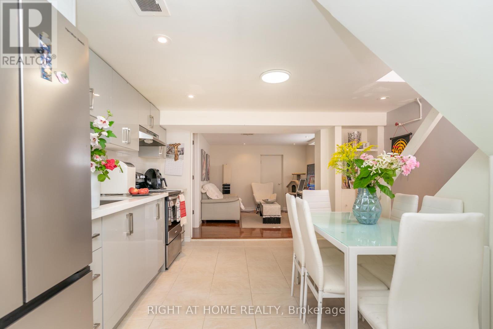 63 Allonsius Drive, Toronto (Eringate-Centennial-West Deane), Ontario  M9C 3N6 - Photo 15 - W12393186