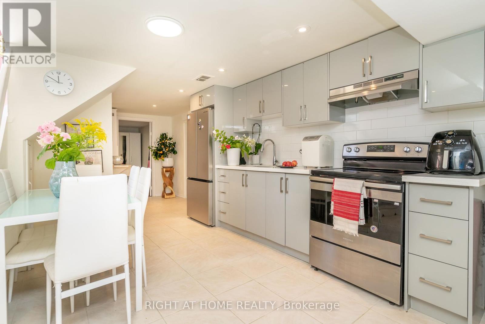 63 Allonsius Drive, Toronto (Eringate-Centennial-West Deane), Ontario  M9C 3N6 - Photo 16 - W12393186
