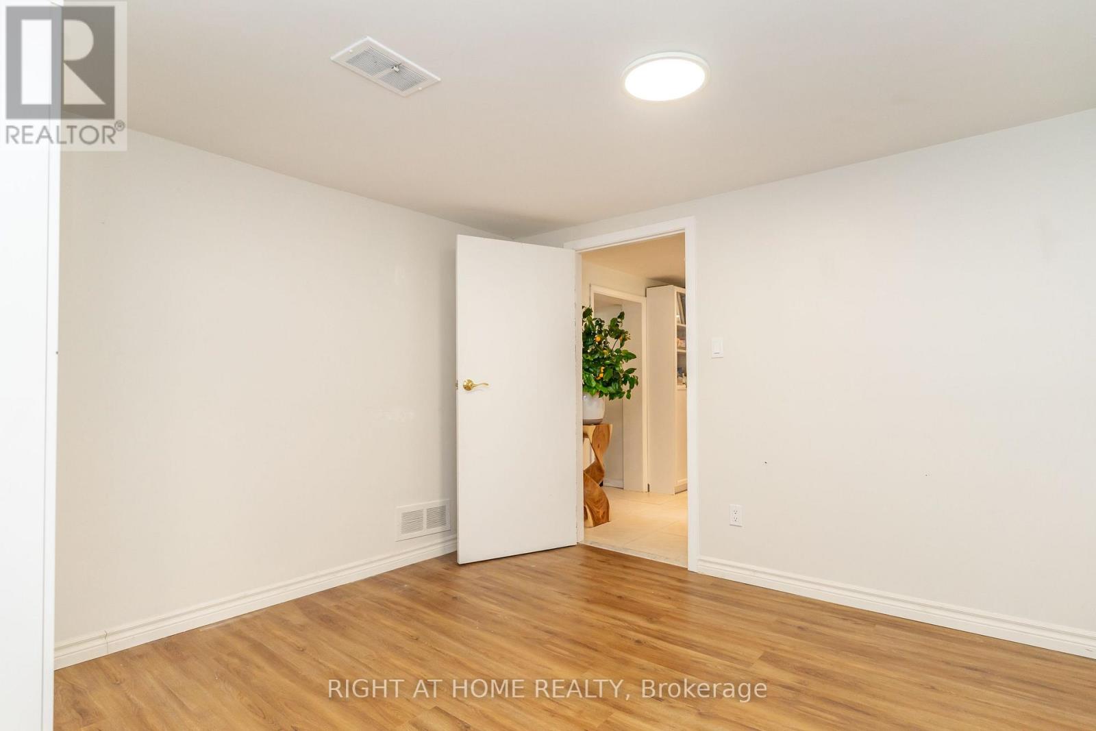 63 Allonsius Drive, Toronto (Eringate-Centennial-West Deane), Ontario  M9C 3N6 - Photo 17 - W12393186