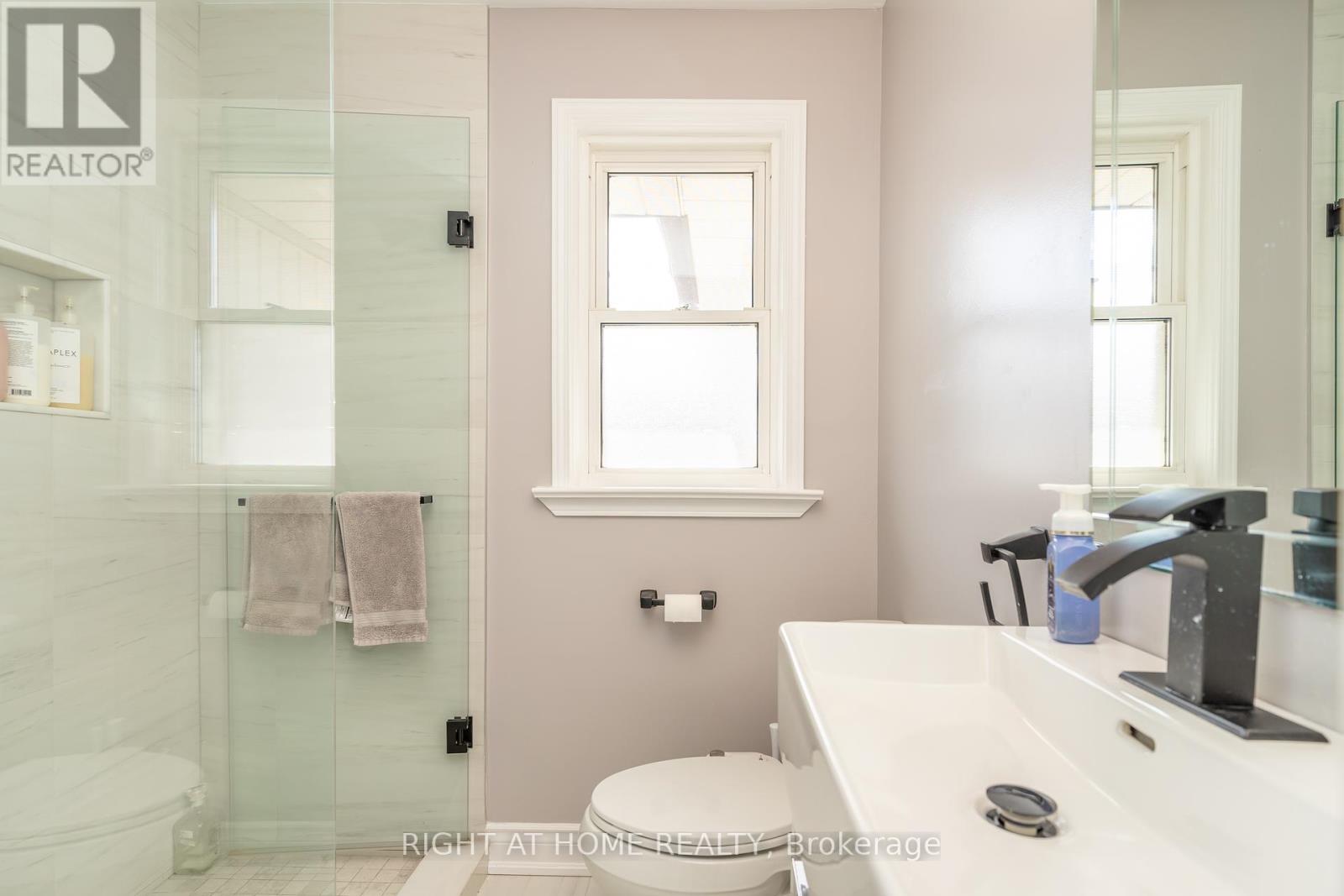 63 Allonsius Drive, Toronto (Eringate-Centennial-West Deane), Ontario  M9C 3N6 - Photo 20 - W12393186