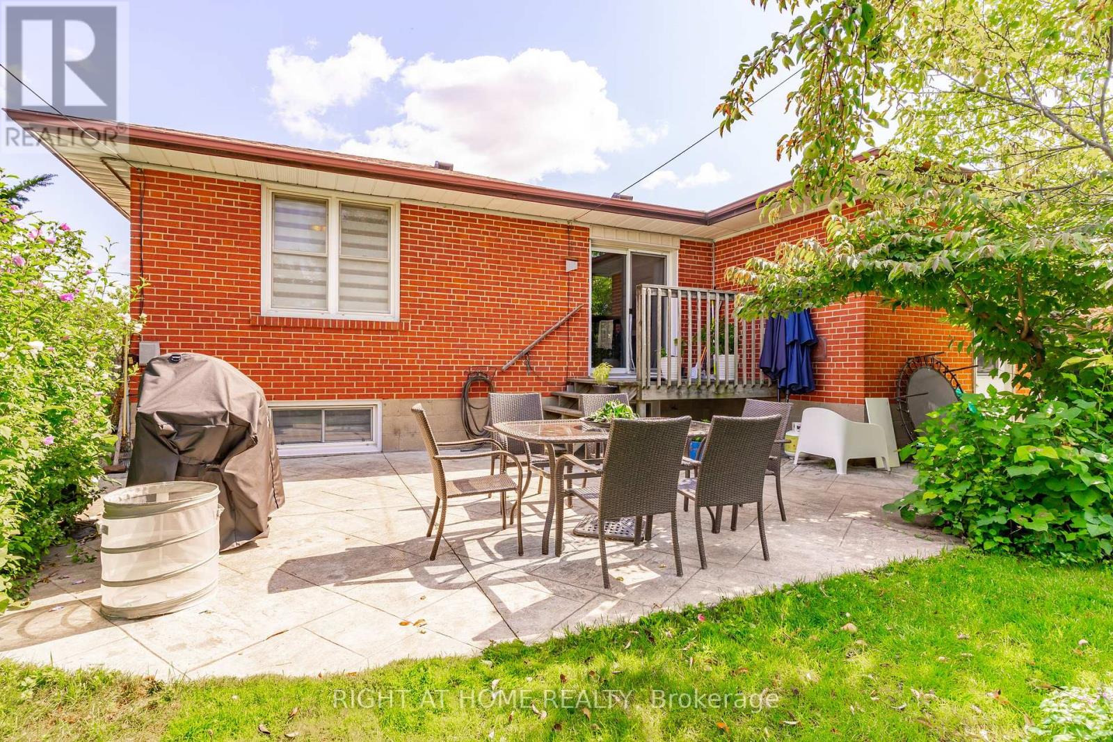 63 Allonsius Drive, Toronto (Eringate-Centennial-West Deane), Ontario  M9C 3N6 - Photo 23 - W12393186
