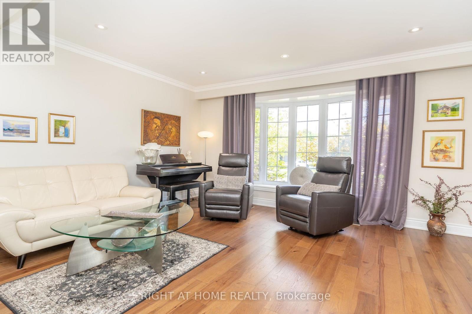 63 Allonsius Drive, Toronto (Eringate-Centennial-West Deane), Ontario  M9C 3N6 - Photo 5 - W12393186
