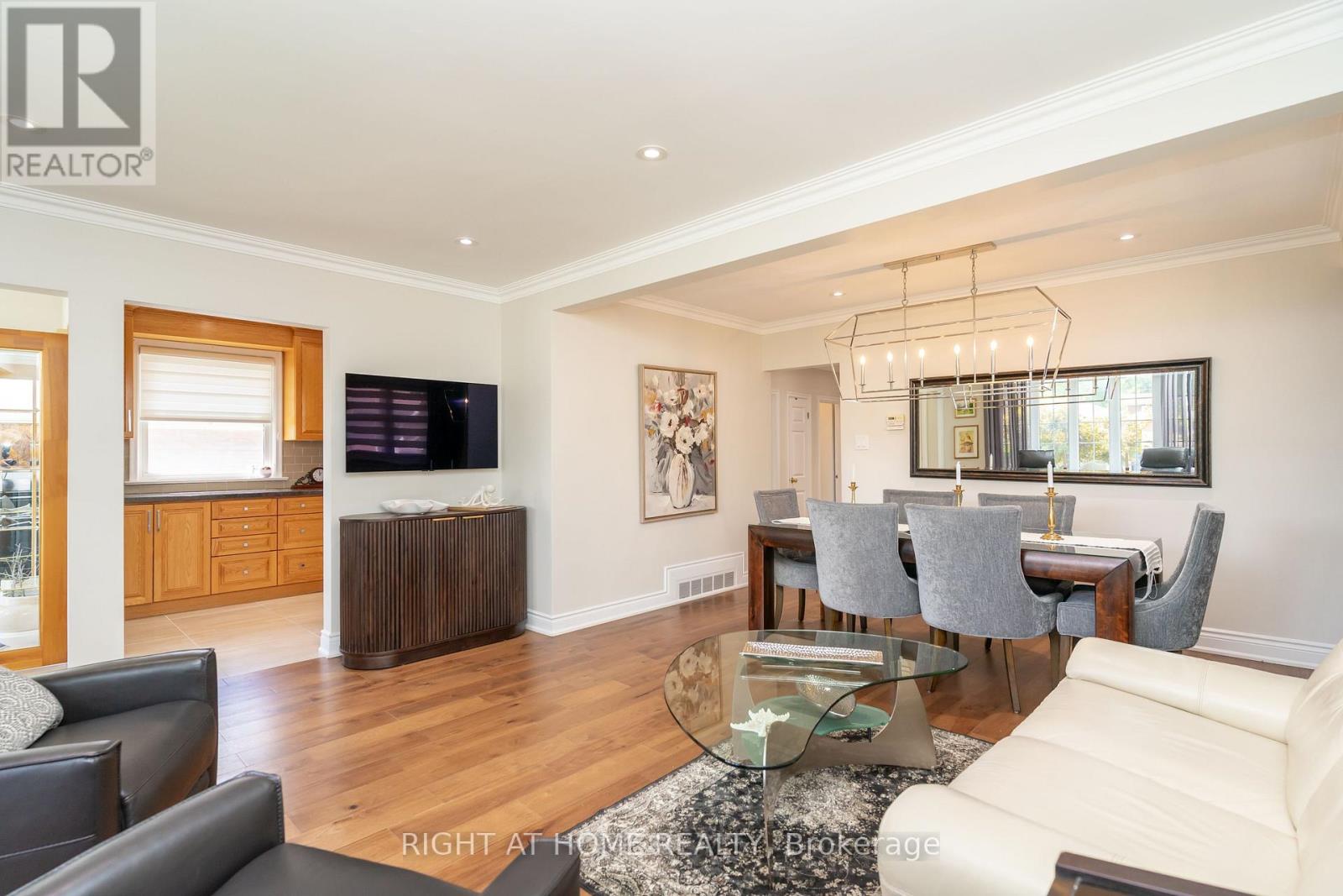 63 Allonsius Drive, Toronto (Eringate-Centennial-West Deane), Ontario  M9C 3N6 - Photo 6 - W12393186