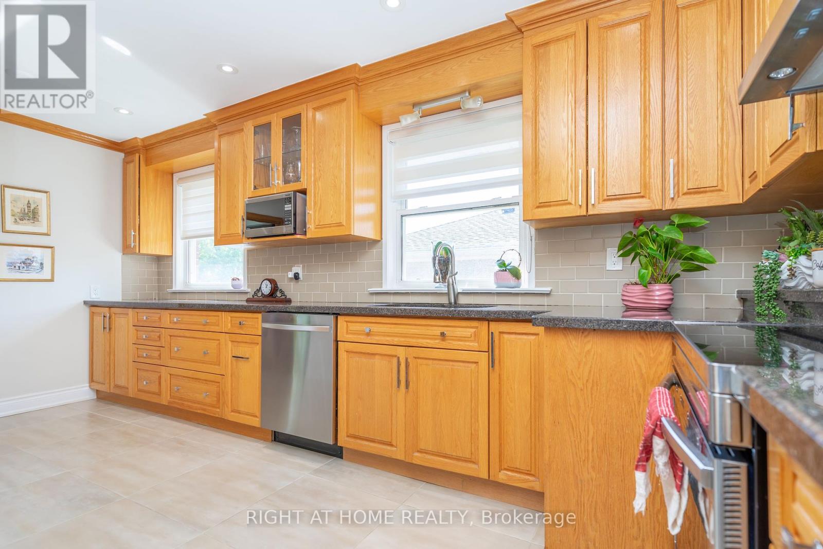 63 Allonsius Drive, Toronto (Eringate-Centennial-West Deane), Ontario  M9C 3N6 - Photo 8 - W12393186