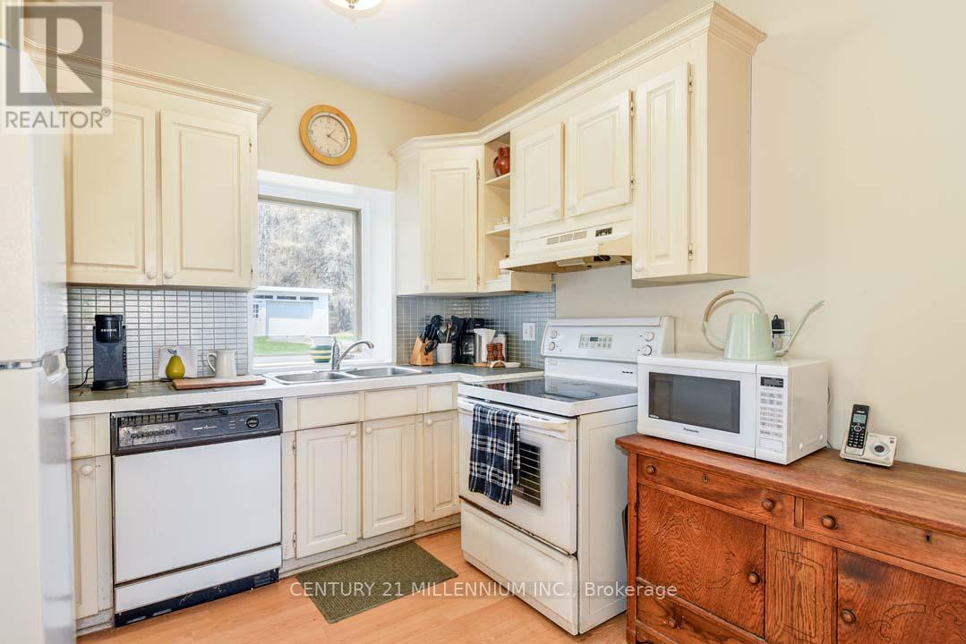 1380 Queen Street W, Caledon, Ontario  L7K 0C3 - Photo 12 - W12393204