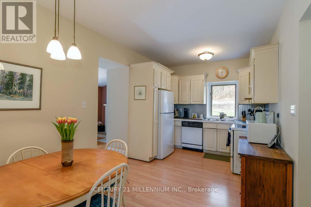 1380 Queen Street W, Caledon, Ontario  L7K 0C3 - Photo 13 - W12393204