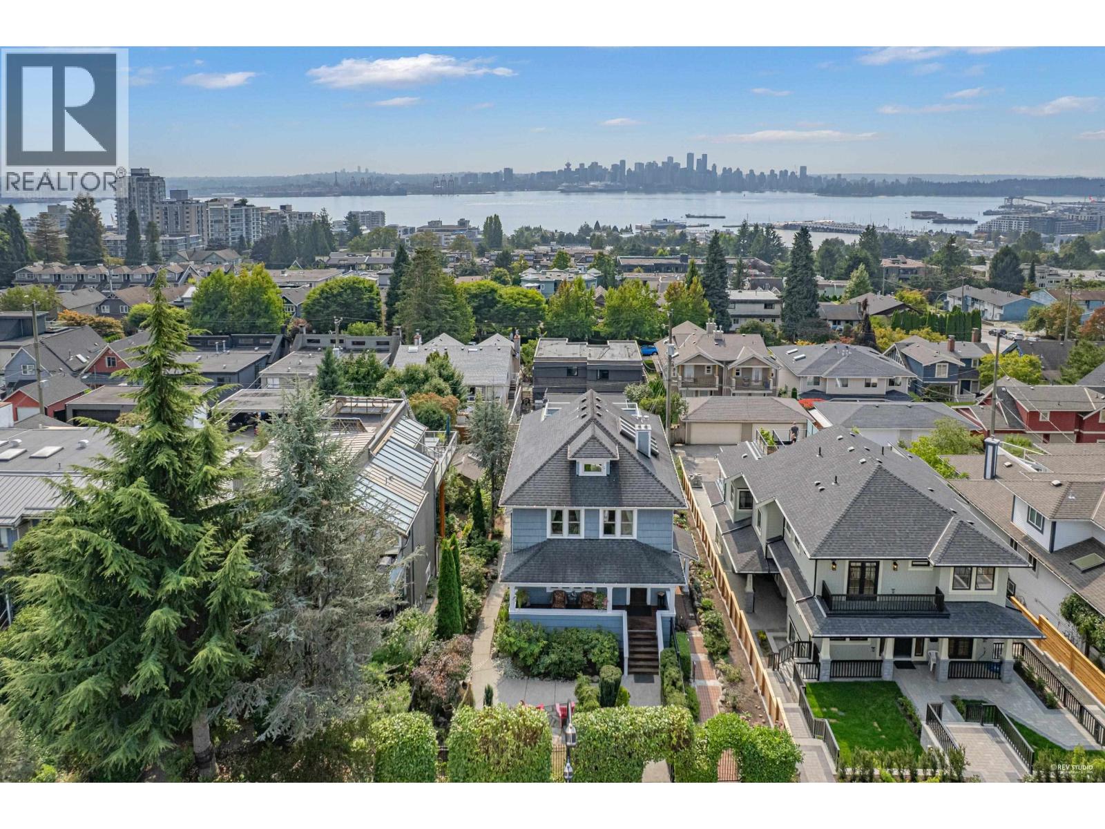 255 W 6th Street, North Vancouver, British Columbia  V7M 1K7 - Photo 3 - R3045176
