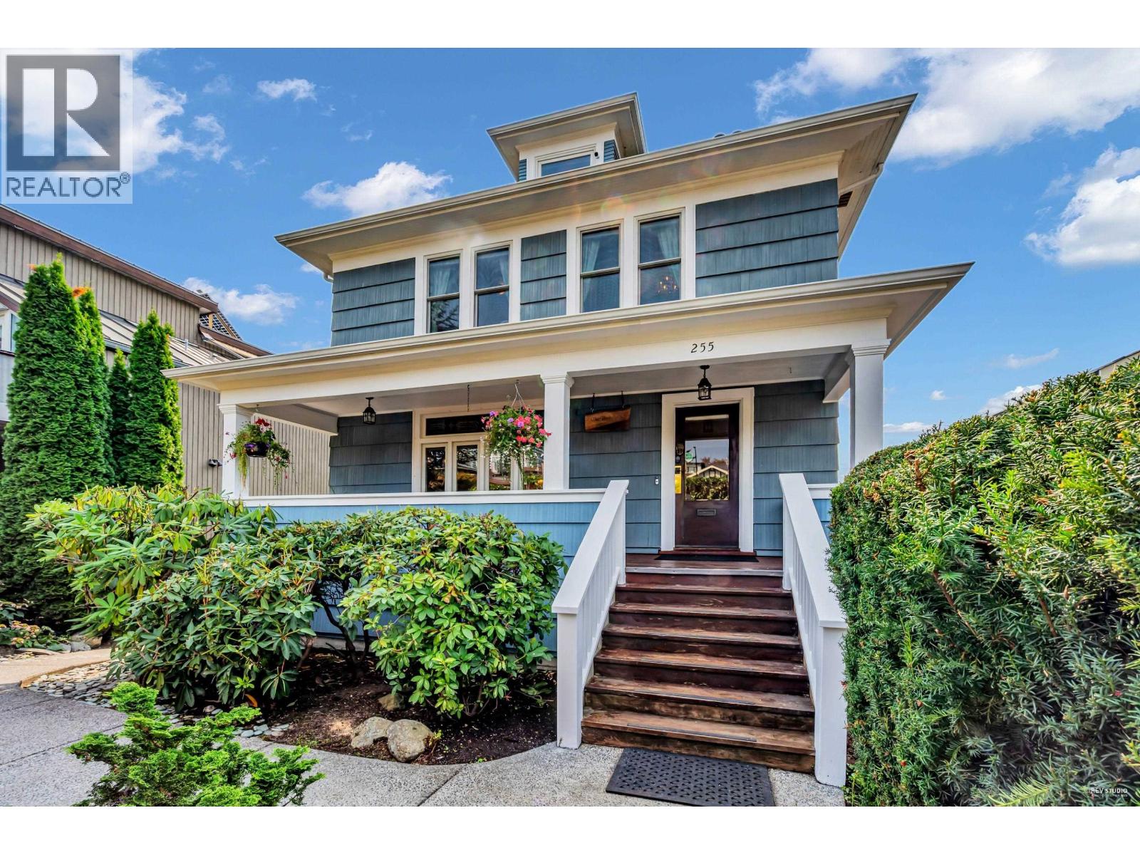 255 W 6th Street, North Vancouver, British Columbia  V7M 1K7 - Photo 2 - R3045176