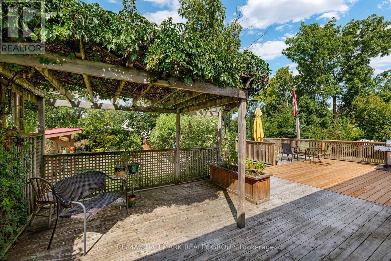 2 Armstrong Place, North Dundas, Ontario  K0C 1H0 - Photo 33 - X12393219